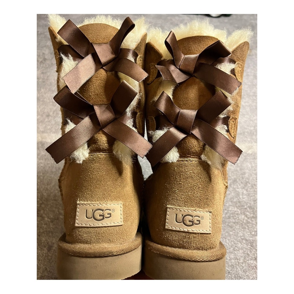 UGG Bailey Bow II Chestnut Suede Boots Womens 9 Brown 1016225 Fur Lined Slip ON